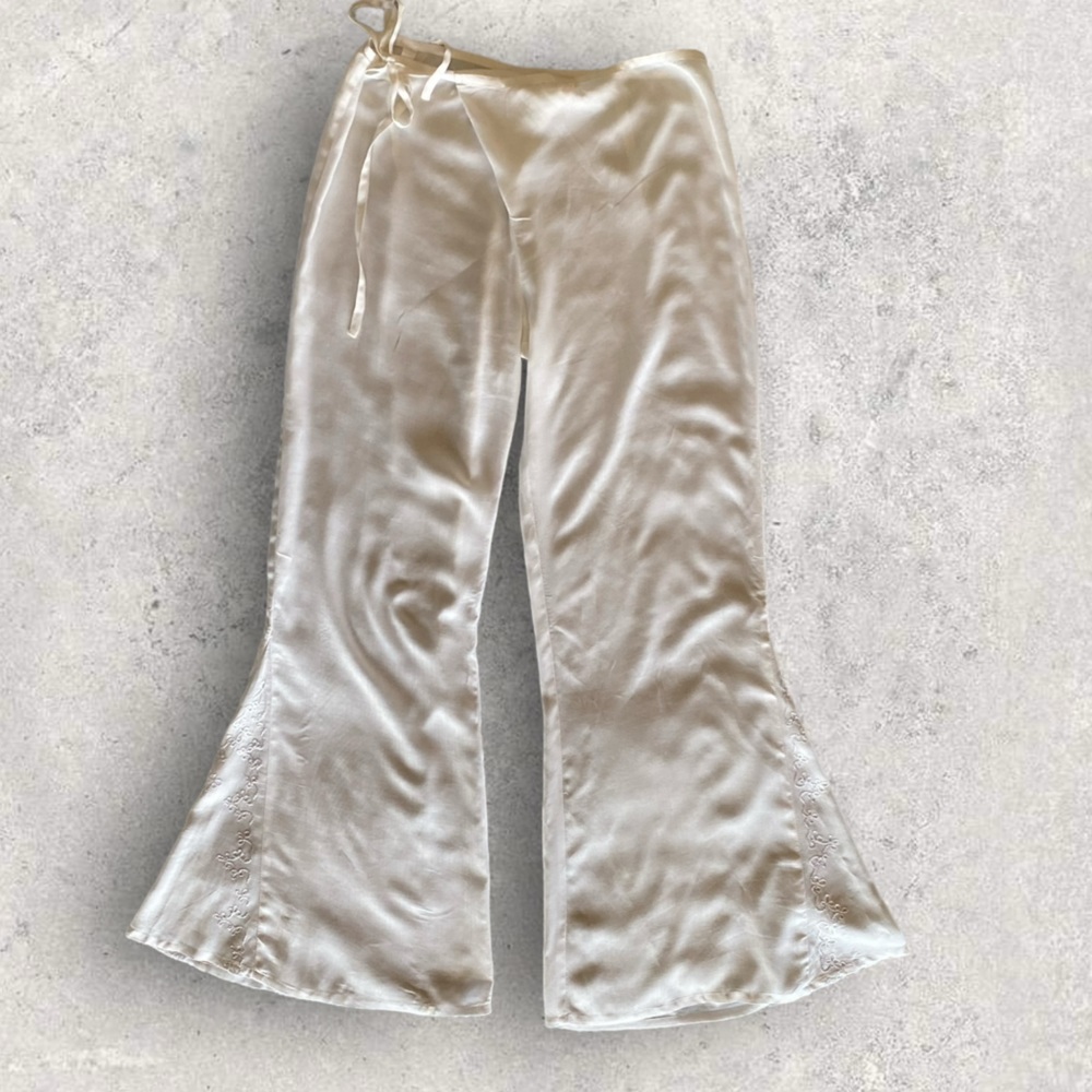 HippiChic White Embroidery Bellbottom Whimsical Pants Excellent Condition!